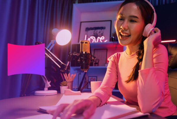 Female influencer that is doing a podcast