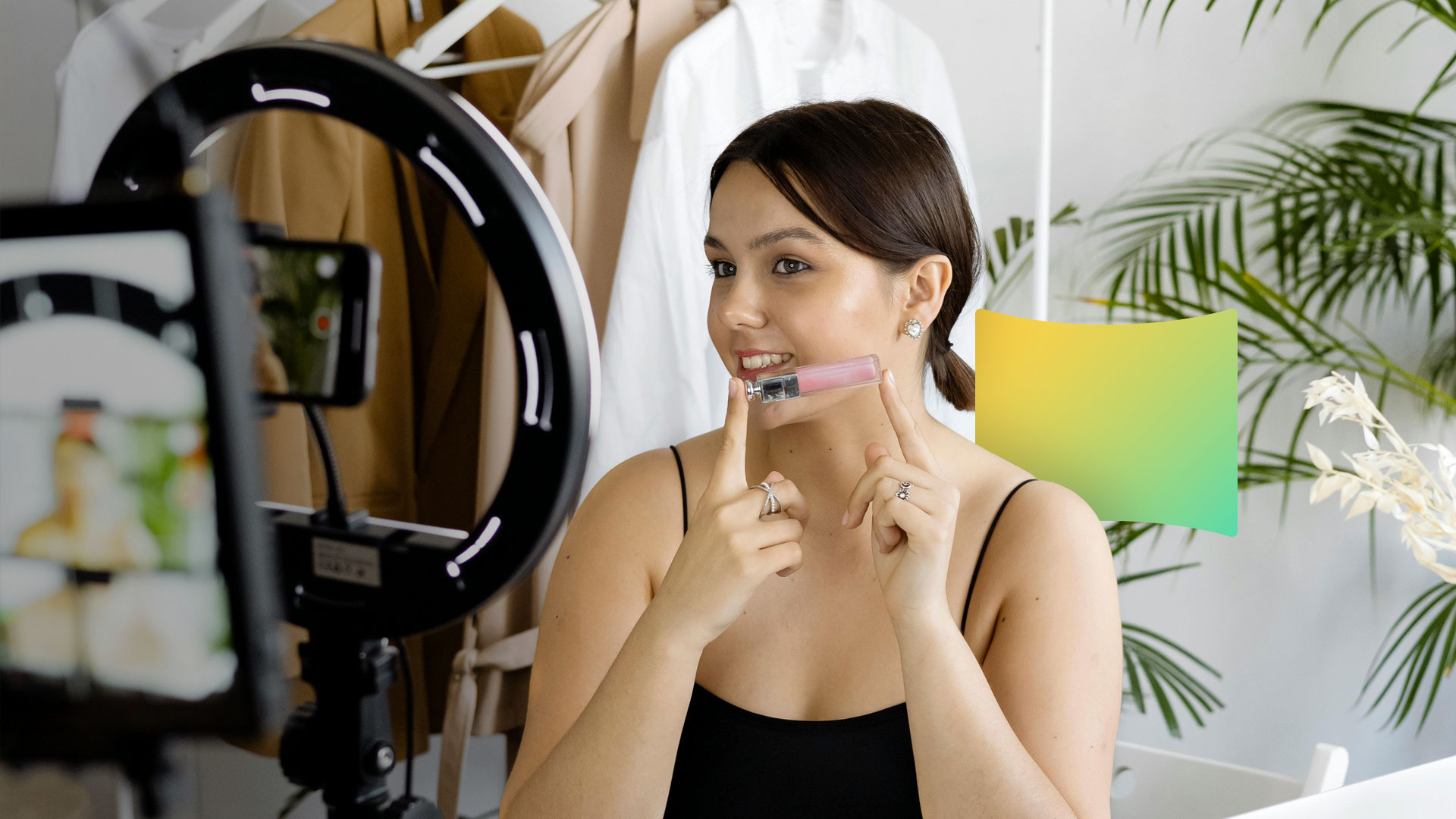 Influencer, makeup, ring light, camera